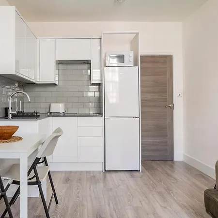 Apartment Scott Ellis 2