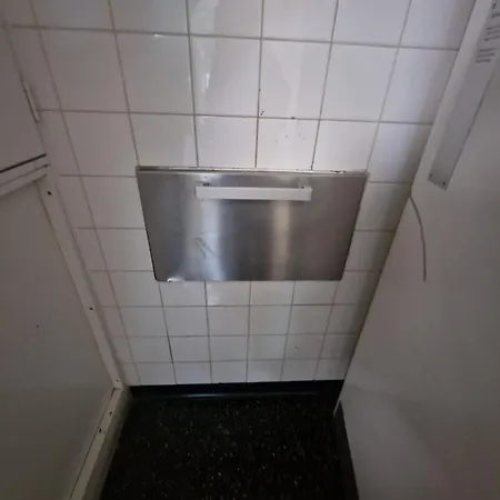 Apartment Scott Ellis 2 *