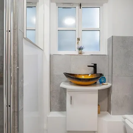 Scott Ellis 2 Apartment London
