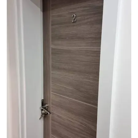 Apartment Scott Ellis 2 *