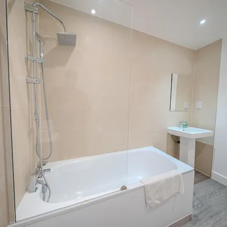 Luxury 4* Ilford