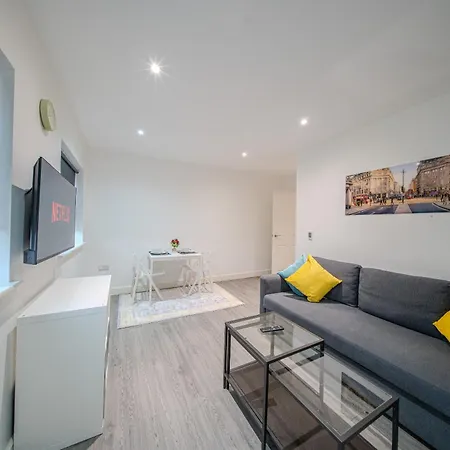 Luxury 4* Ilford