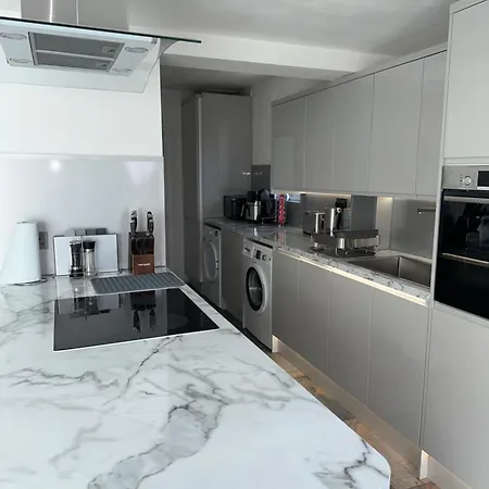 Holiday home Wembley Oasis: Modern Semi-detached Near Stadium London