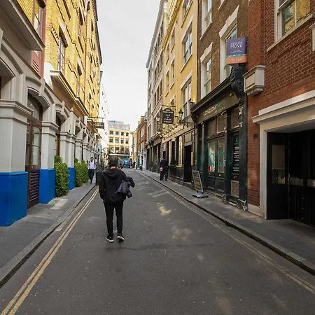 公寓式酒店 Servised On Artillery Lane