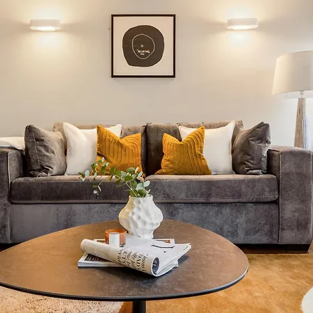Hotel apartamentowy Servised On Artillery Lane 4*