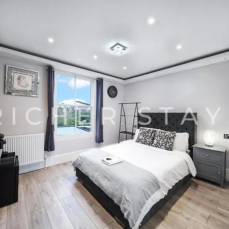 Hackney - En-suite & Amenities 4* London