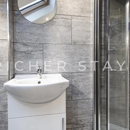 Hackney - En-suite & Amenities