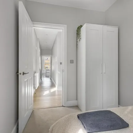 Brilliant 2 Bed - 2 The Southwell Apartment London