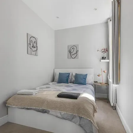 Apartment Brilliant 2 Bed - 2 The Southwell London