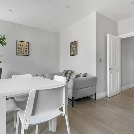 Brilliant 2 Bed - 2 The Southwell * London