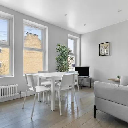 Apartment Brilliant 2 Bed - 2 The Southwell London