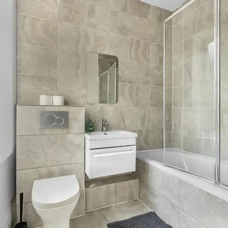 Brilliant 2 Bed - 2 The Southwell * London