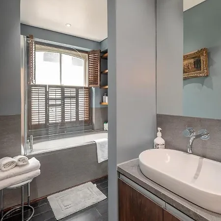 Brand New Refurbishment Townhouse In Notting Hill Near Portobello Road With Ac Air Conditioning & Roof Terrace Apartment London