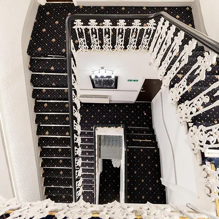 The Chapter - Hyde Park Hotel 2*