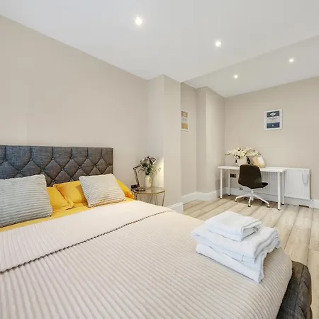 Hammersmith Flat 2 Bedrooms Lgf Apartment London
