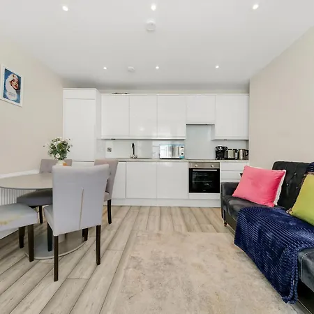 Hammersmith Flat 2 Bedrooms Lgf London
