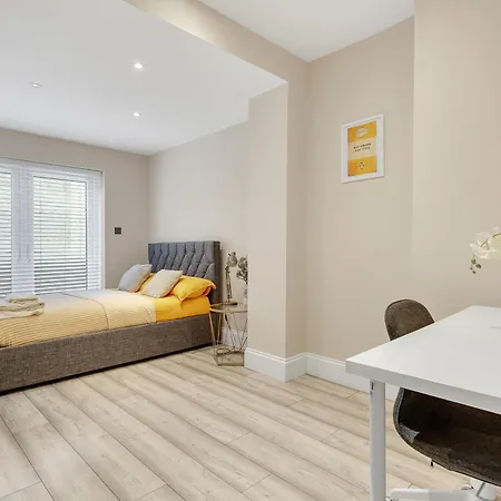 Hammersmith Flat 2 Bedrooms Lgf Apartment London