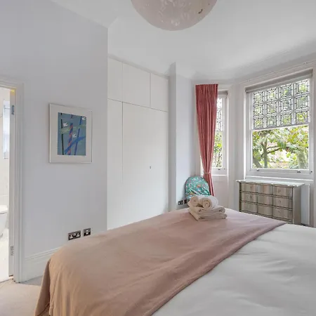 Casa Italia Near Sloane Square, Harrods And Kings Road - Washing Machine & Wifi Apartment *