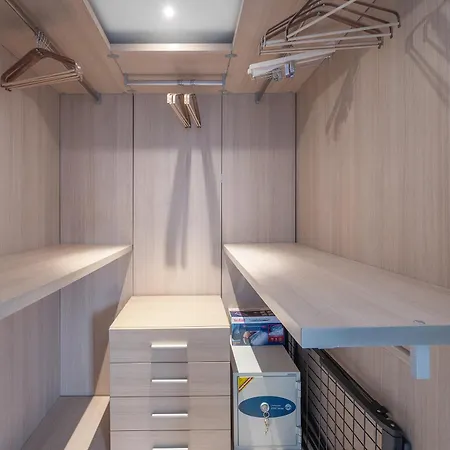 Casa Italia Near Sloane Square, Harrods And Kings Road - Washing Machine & Wifi Apartment *