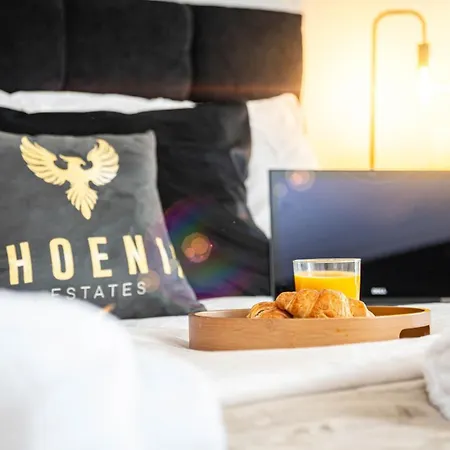 Penthouse - Canary Wharf - 24 Hr Concierge, Gym, Hot Tub, Sauna, Balcony, Terrace Apartment *