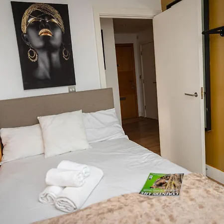 Penthouse - Canary Wharf - 24 Hr Concierge, Gym, Hot Tub, Sauna, Balcony, Terrace Apartment