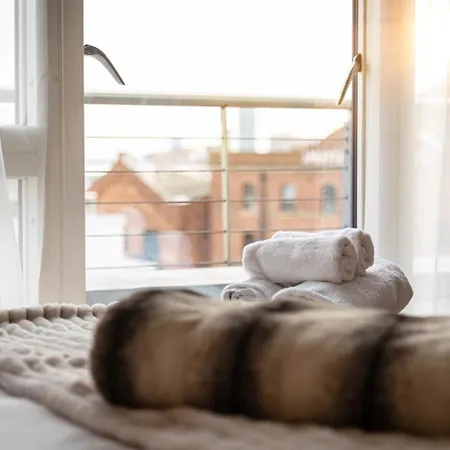 Apartment Penthouse - Canary Wharf - 24 Hr Concierge, Gym, Hot Tub, Sauna, Balcony, Terrace