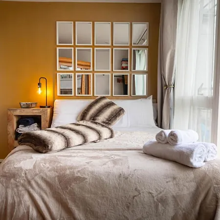 Penthouse - Canary Wharf - 24 Hr Concierge, Gym, Hot Tub, Sauna, Balcony, Terrace * London