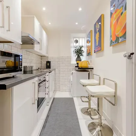 Private 2 Beds By Mayfair Apartment