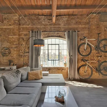 Apartment Luxurious Docklands Loft - Steps Away From Excel & Dlr - Free Parking London