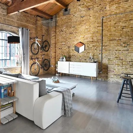 Luxurious Docklands Loft - Steps Away From Excel & Dlr - Free Parking Apartment London