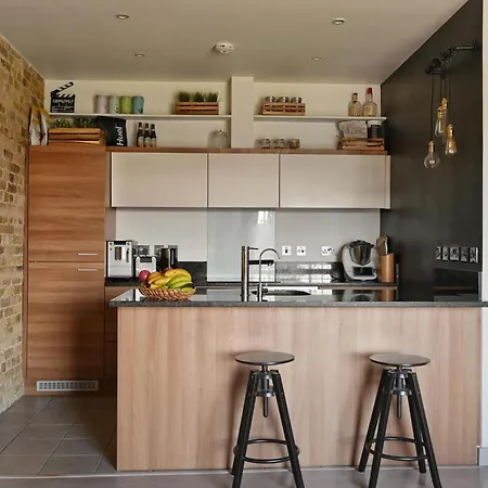 Apartment Luxurious Docklands Loft - Steps Away From Excel & Dlr - Free Parking London