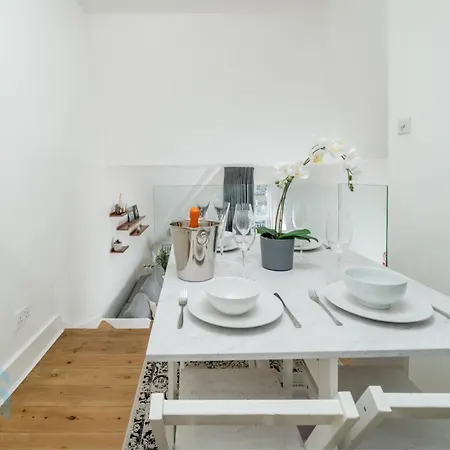 Apartment Boutique 2br With Roof Terrace Near Tube - West Kensington London