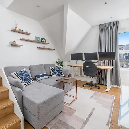 Boutique 2br With Roof Terrace Near Tube - West Kensington London