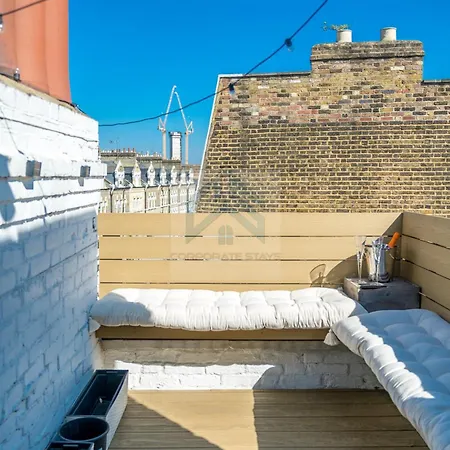 Boutique 2br With Roof Terrace Near Tube - West Kensington * London