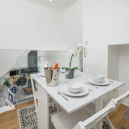 Boutique 2br With Roof Terrace Near Tube - West Kensington Apartment *