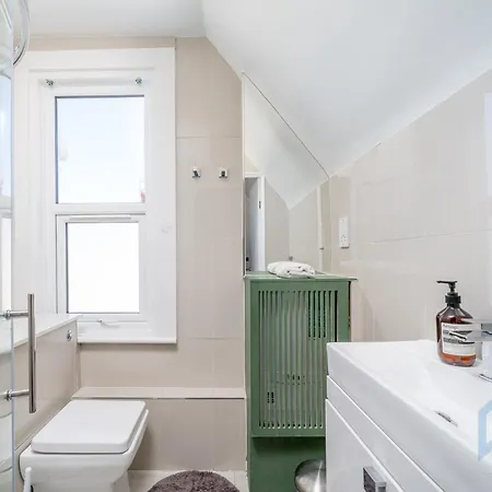 Boutique 2br With Roof Terrace Near Tube - West Kensington London