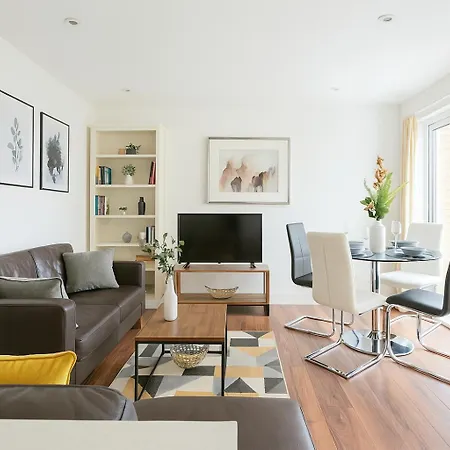 Spacious 2br Acton - Modern Comfort