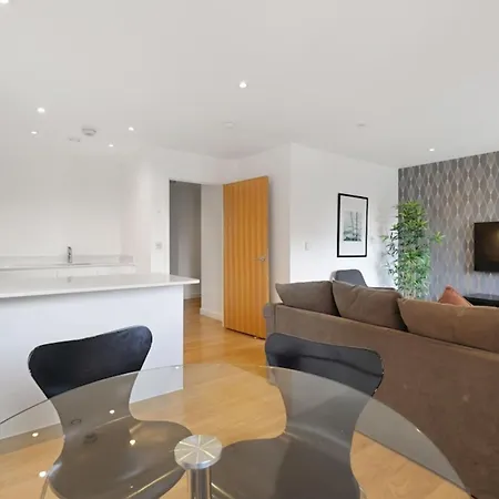 East Side Wharf 2 Bed *