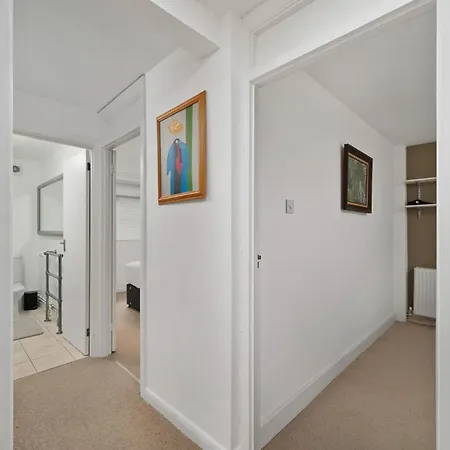 Paddington, Modern 2 Bedroom London