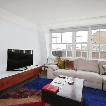 Large 3 Bedrm In Heart Of Theatre Land * London
