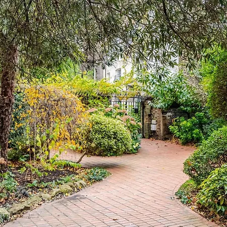 Peaceful Oasis Steps From Oxford Street
