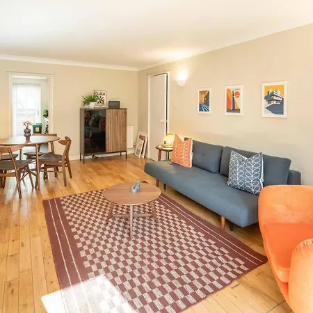 Apartment Serene Garden Flat - Steps From Tower Bridge *