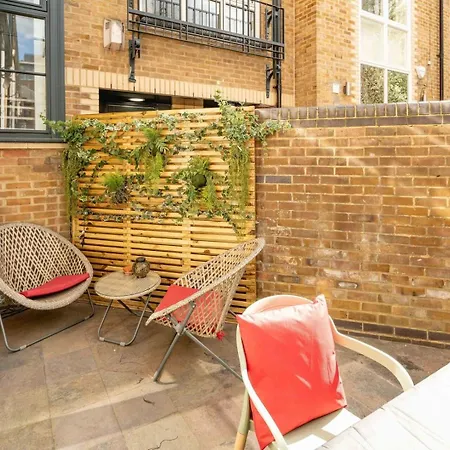 Apartment Serene Garden Flat - Steps From Tower Bridge