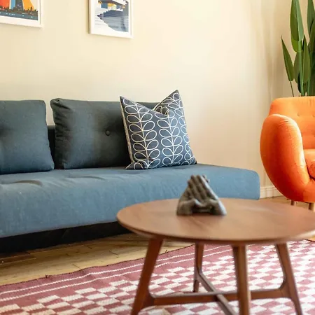 Apartment Serene Garden Flat - Steps From Tower Bridge London