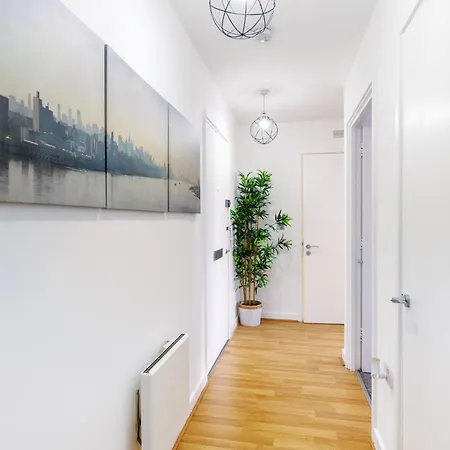 Stunning 2-bed, 2-bath With Balcony Views Stratford Westfield London