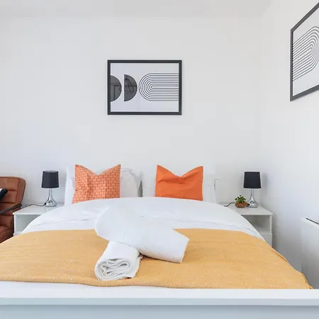 Stunning 2-bed, 2-bath With Balcony Views Stratford Westfield