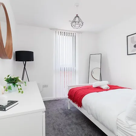 Stunning 2-bed, 2-bath With Balcony Views Stratford Westfield Apartment London