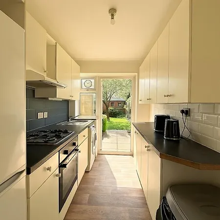 Villa In Harrow