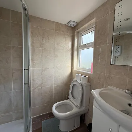 Villa In Harrow