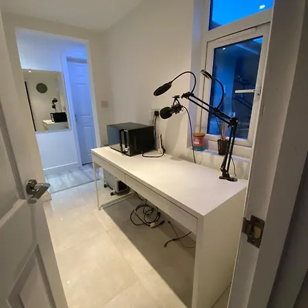 Apartment New London Private With New Kitchen *